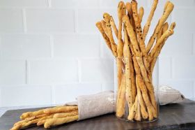 Italian type of dry sticks fron wheet or rye bread
